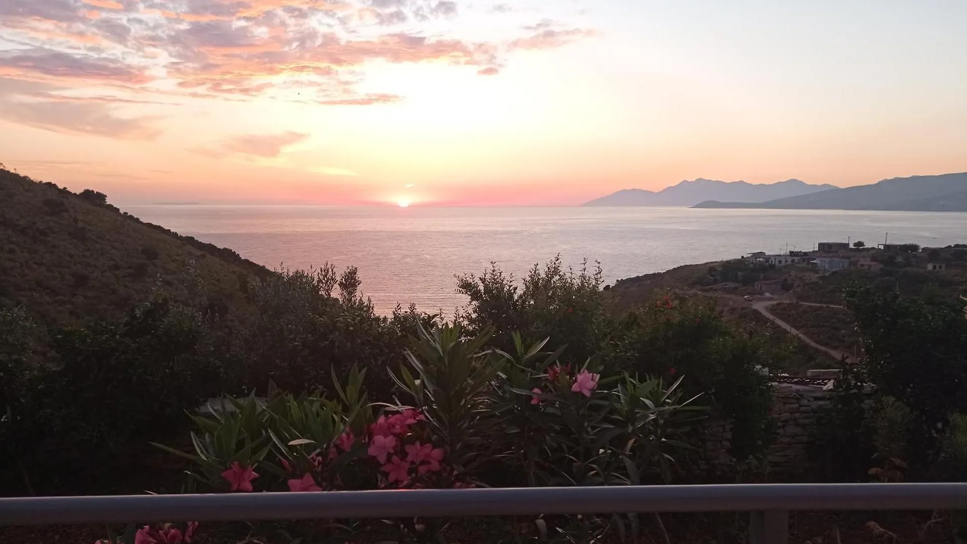 Amar Seaside Apartment Ksamil