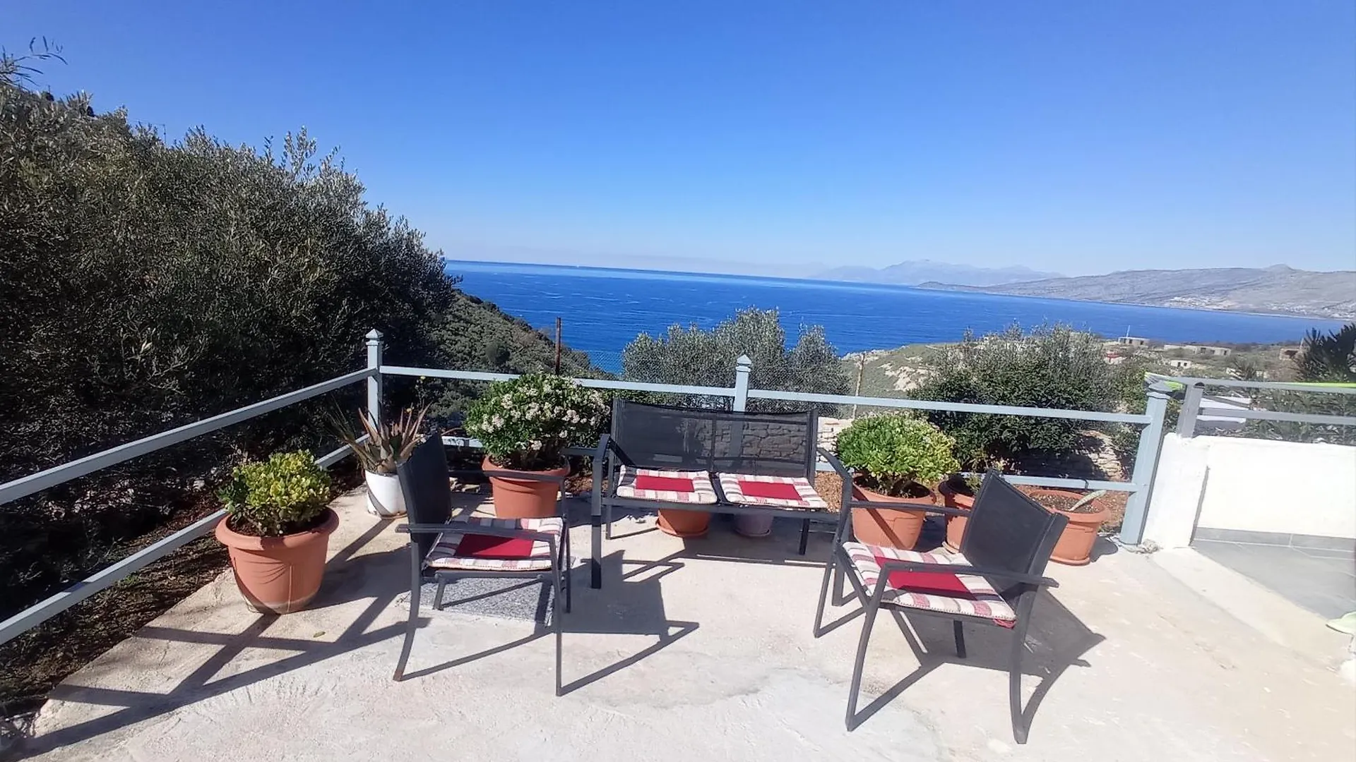 Amar Seaside Apartment Ksamil
